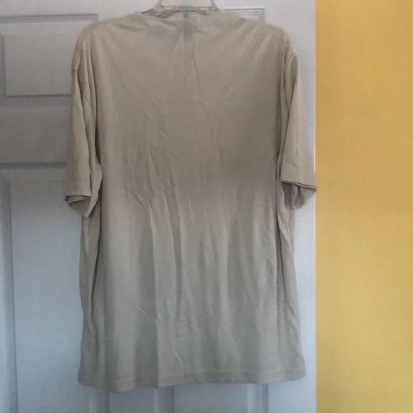 Very soft T-shirt in great condition - Picture 3 of 4